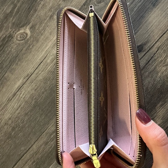 Louis Vuitton Monogram Wallet - Picture 7 of 9